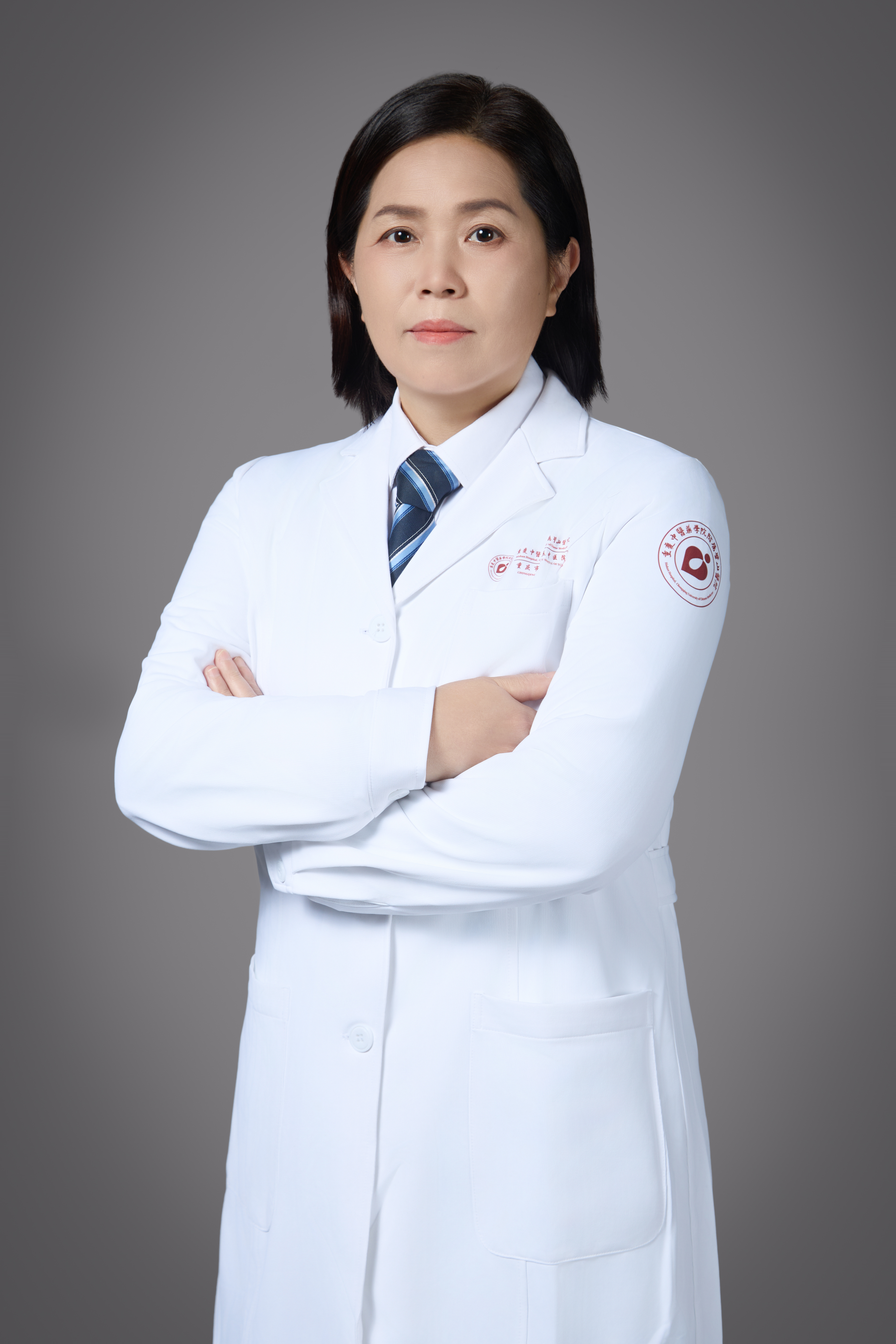 杨岑